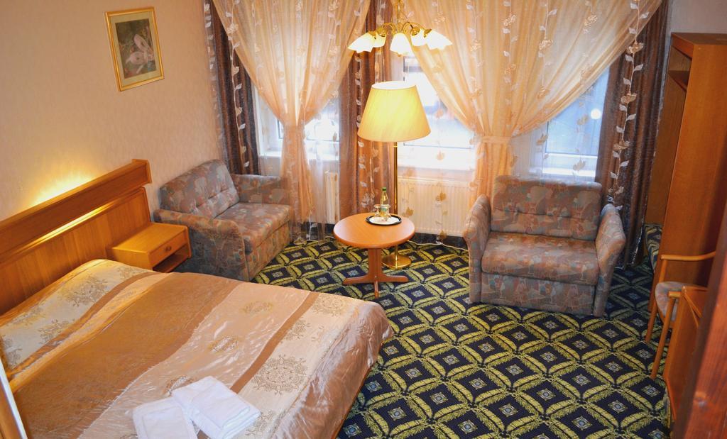 Hotel Zum Goldenen Hirsch Sankt Kilian Cameră foto