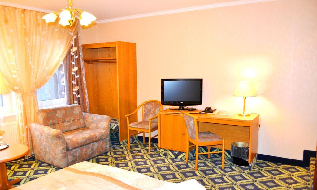 Hotel Zum Goldenen Hirsch Sankt Kilian Cameră foto