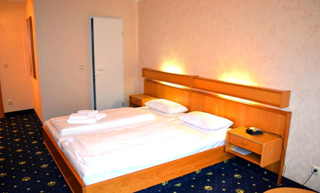 Hotel Zum Goldenen Hirsch Sankt Kilian Cameră foto