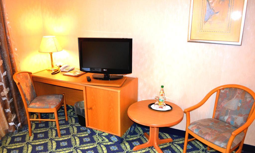 Hotel Zum Goldenen Hirsch Sankt Kilian Cameră foto